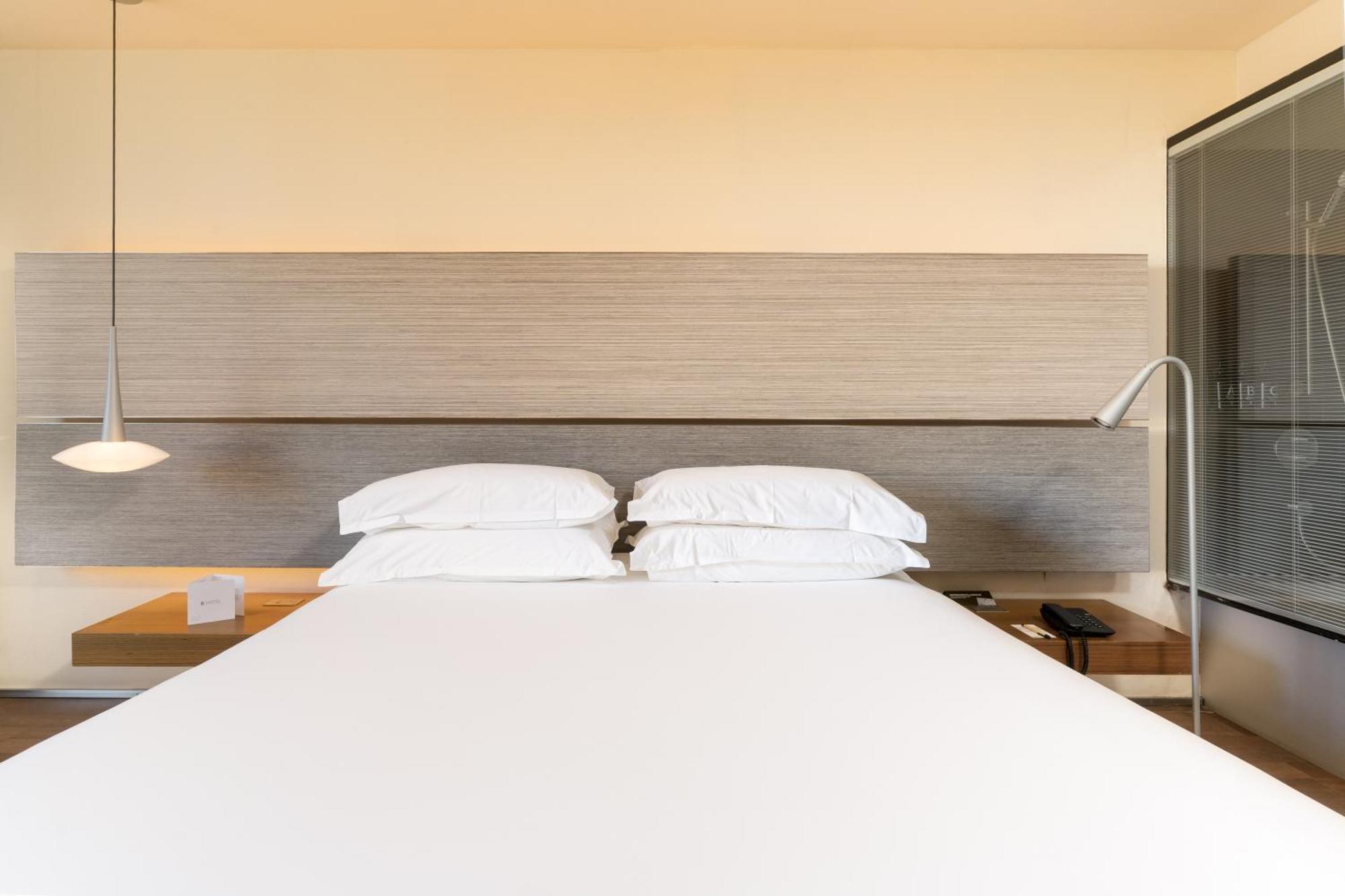 B Hotel Barcelona Luaran gambar